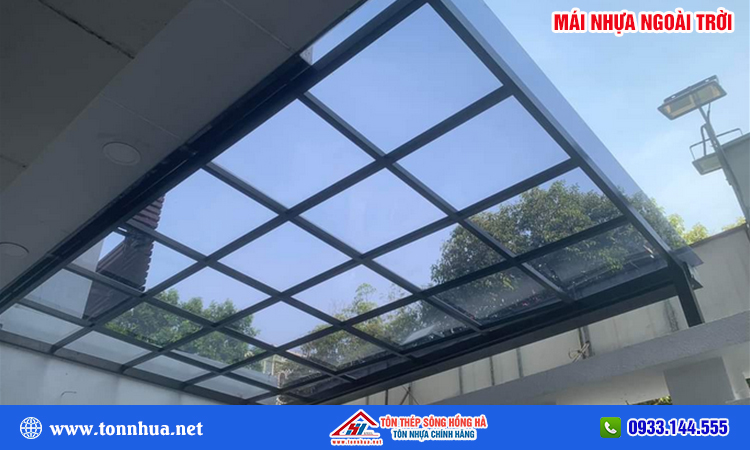 Mái nhựa ngoài trời
