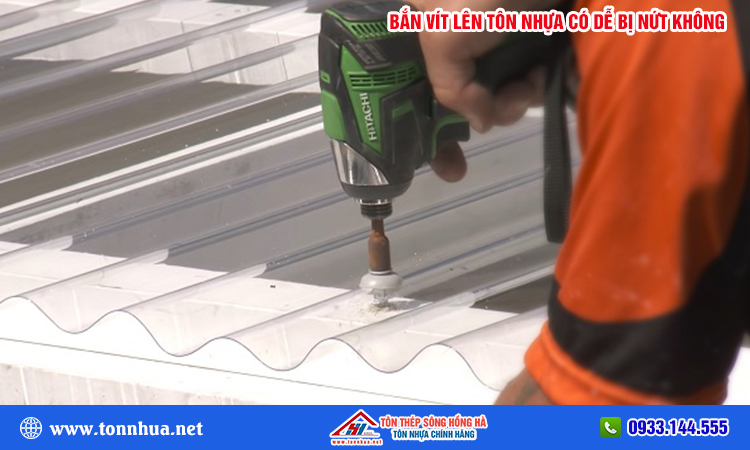  Bắn vít lên tôn nhựa có dễ bị nứt không?