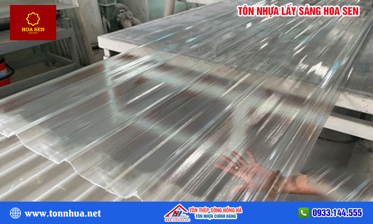 Tôn nhưa lấy sáng Hoa Sen